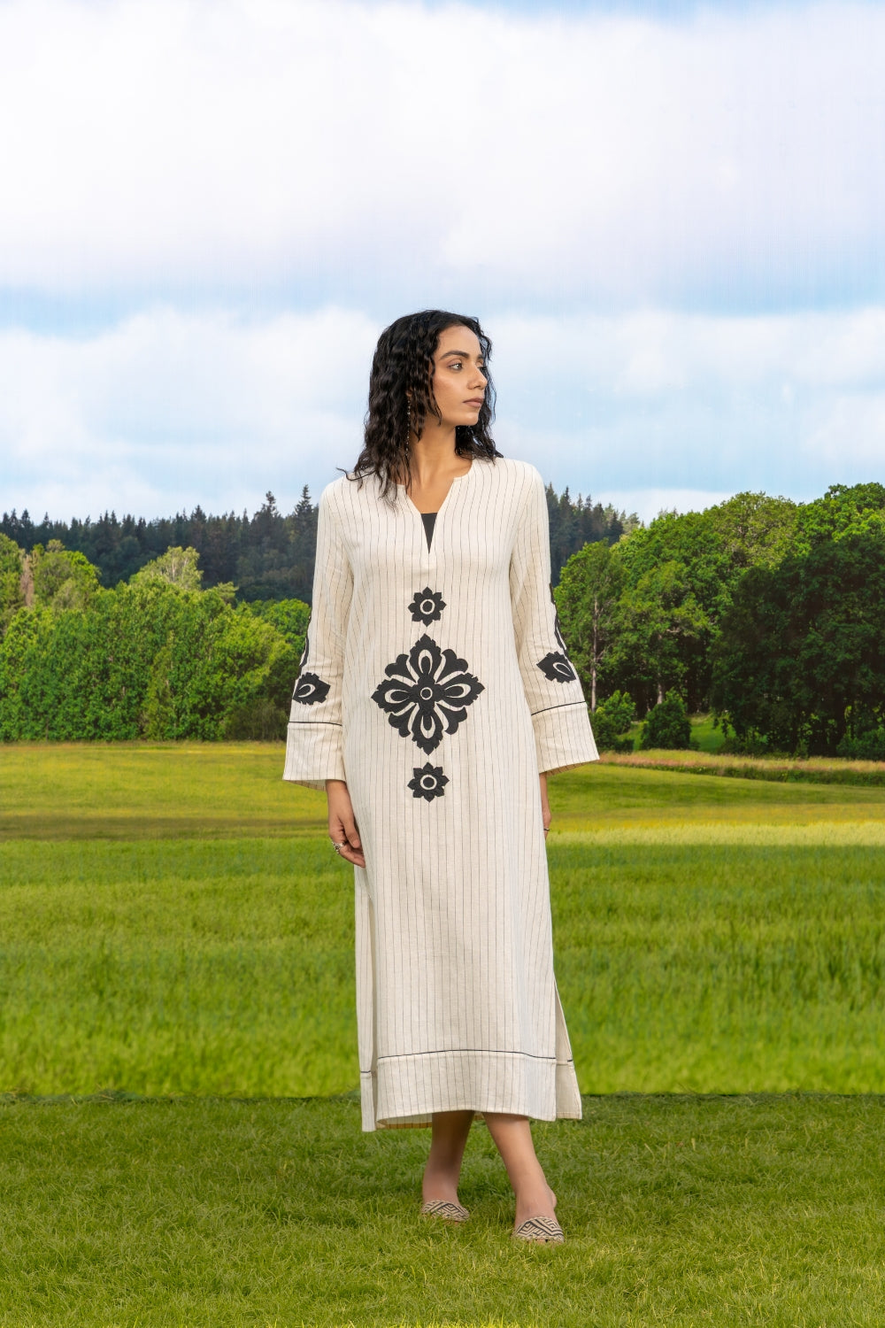 Abstra Kaftan Stripe Black Ivory Abstract Flower