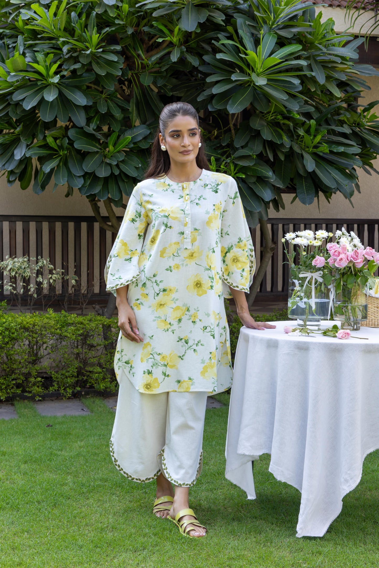 NOOR ERA - KURTA AND PANT SET PASTEL YELLOW FLORAL