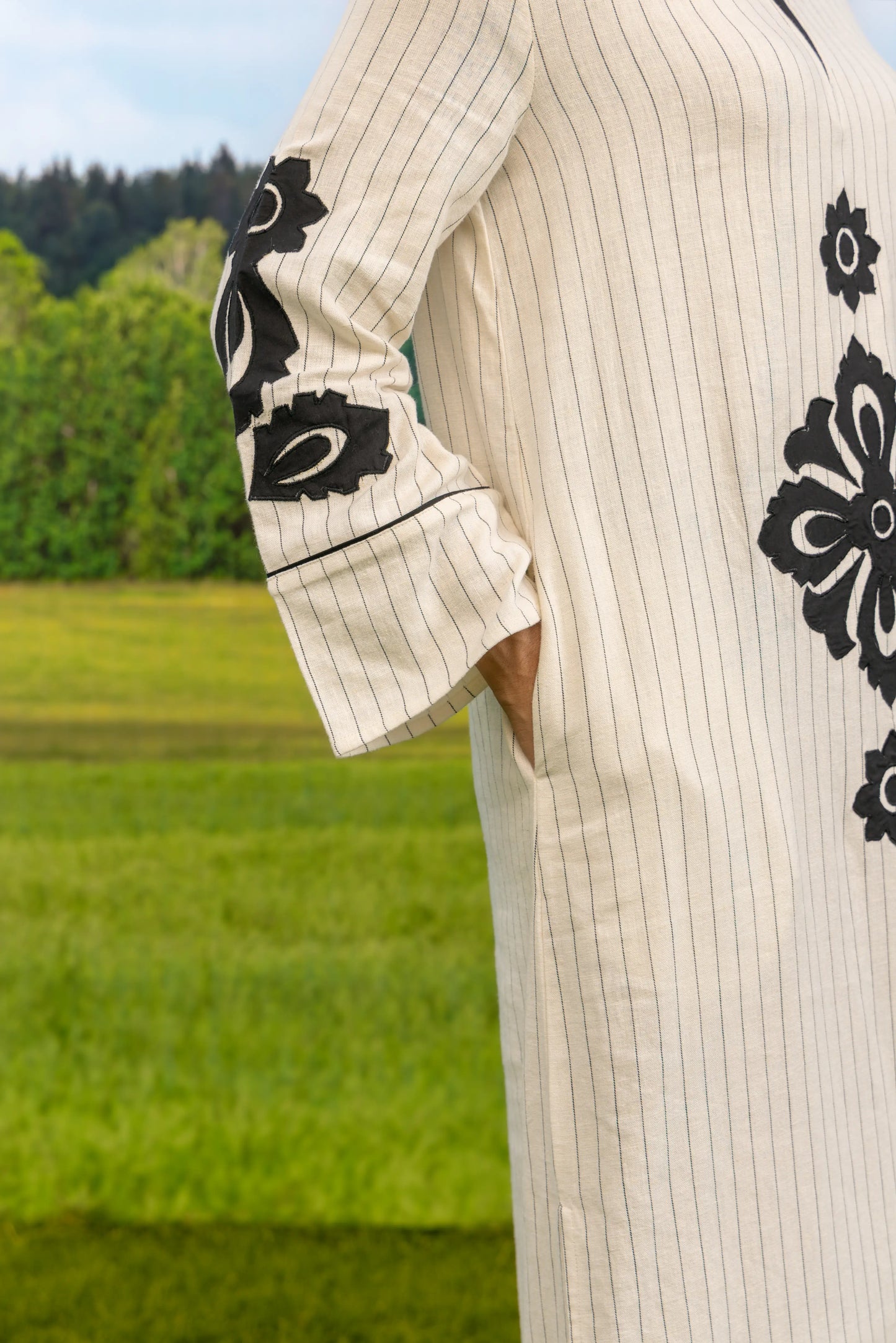 Abstra Kaftan Stripe Black Ivory Abstract Flower