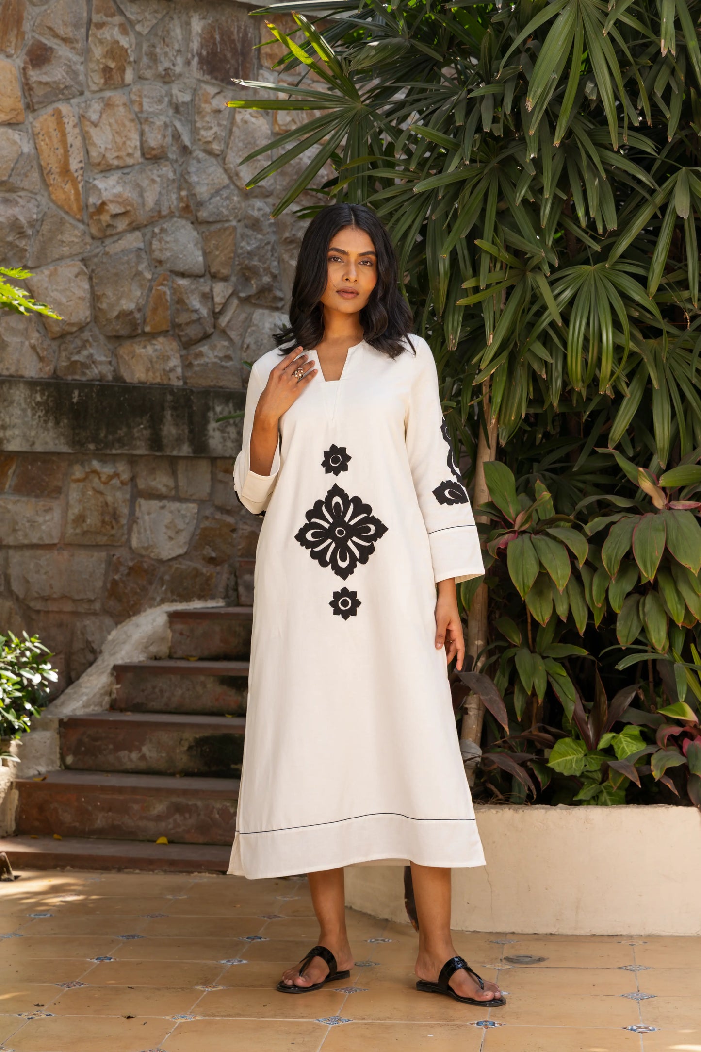 Abstra Kaftan White Abstract Flower