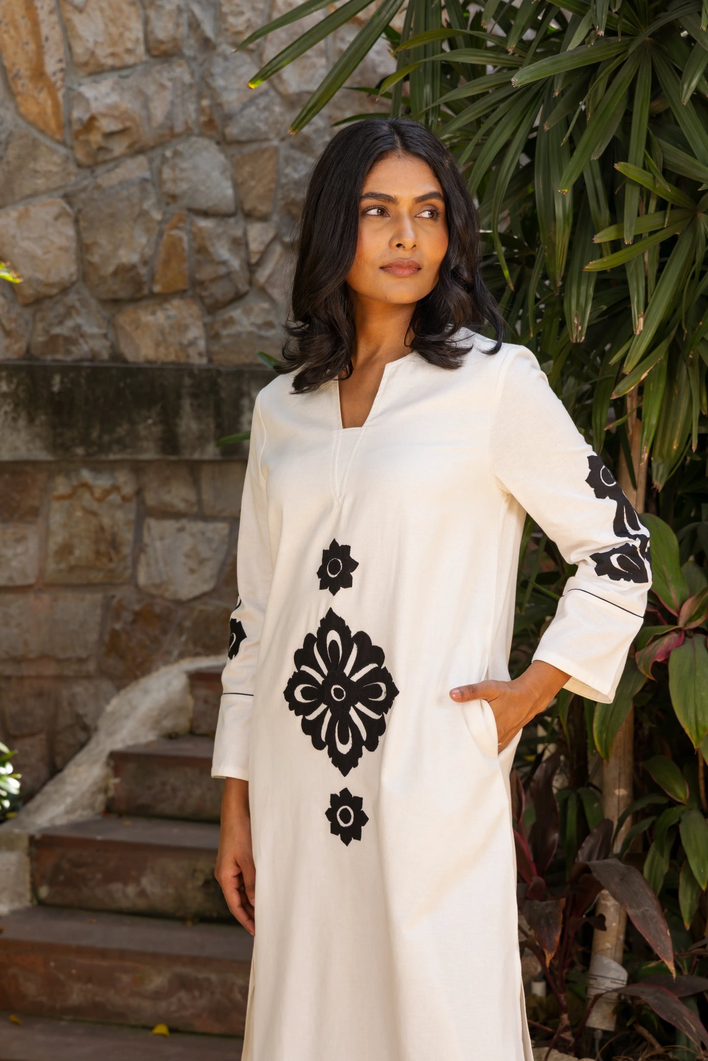 Abstra Kaftan White Abstract Flower