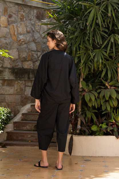 Edge Shrug Black Dot Boota