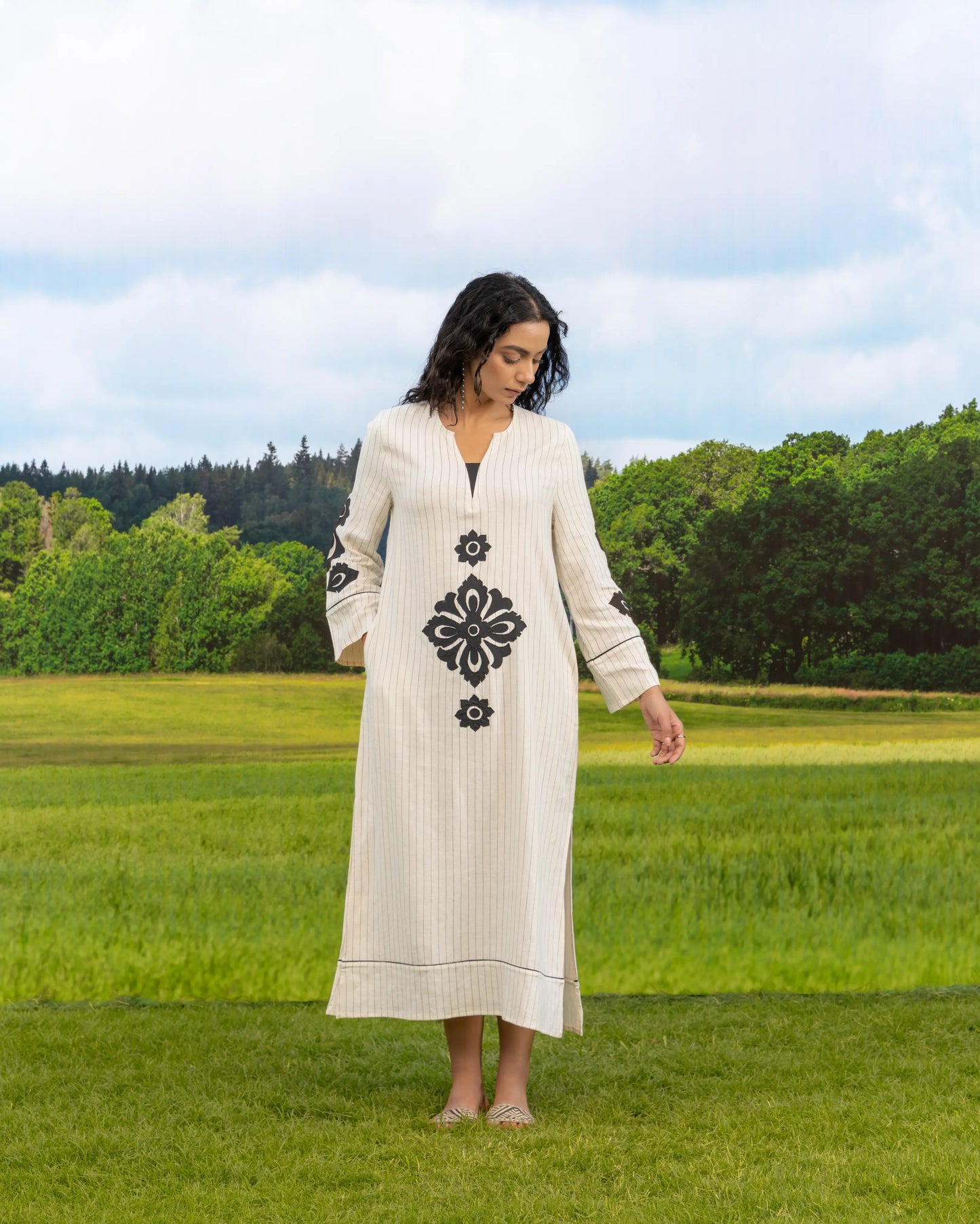 Abstra Kaftan Stripe Black Ivory Abstract Flower